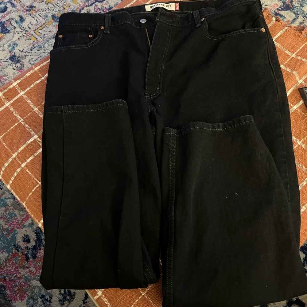 Black Levi’s Men's Jeans relaxed fit 550, virtually new condition 40 w 30 l